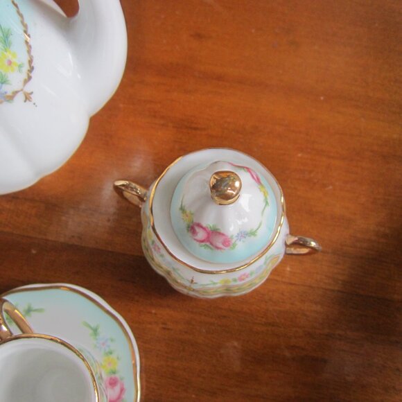 VTG VICTORIA'S GARDEN MINIATURE TEA SET, VER ORNATE - Picture 4 of 5